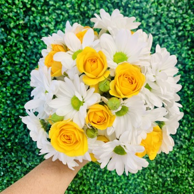 Daisies and Spray Rose Bouquet