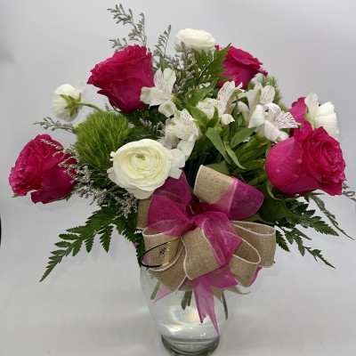 6 pink roses with white ranunculus