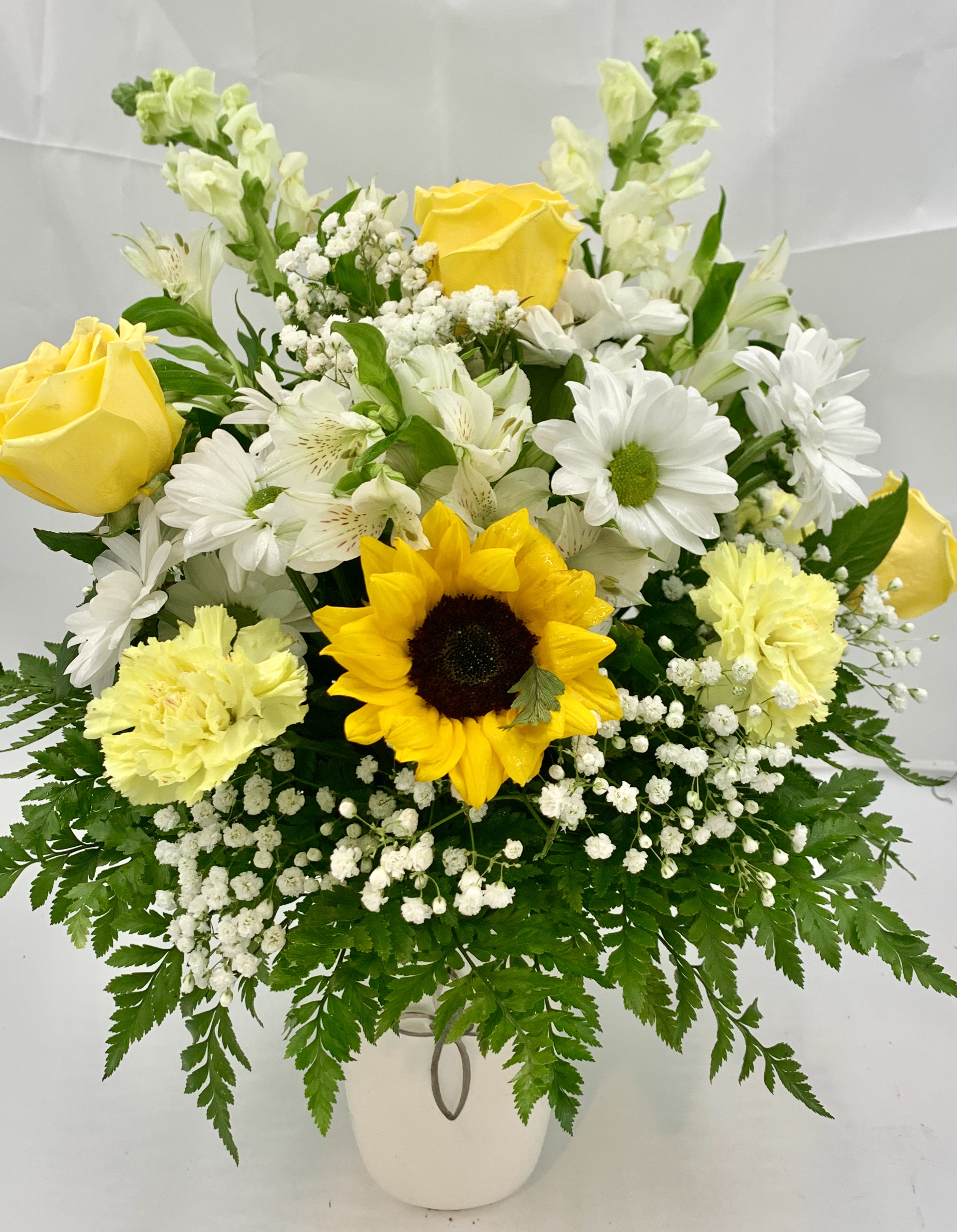 Yellow roses and sunflowers