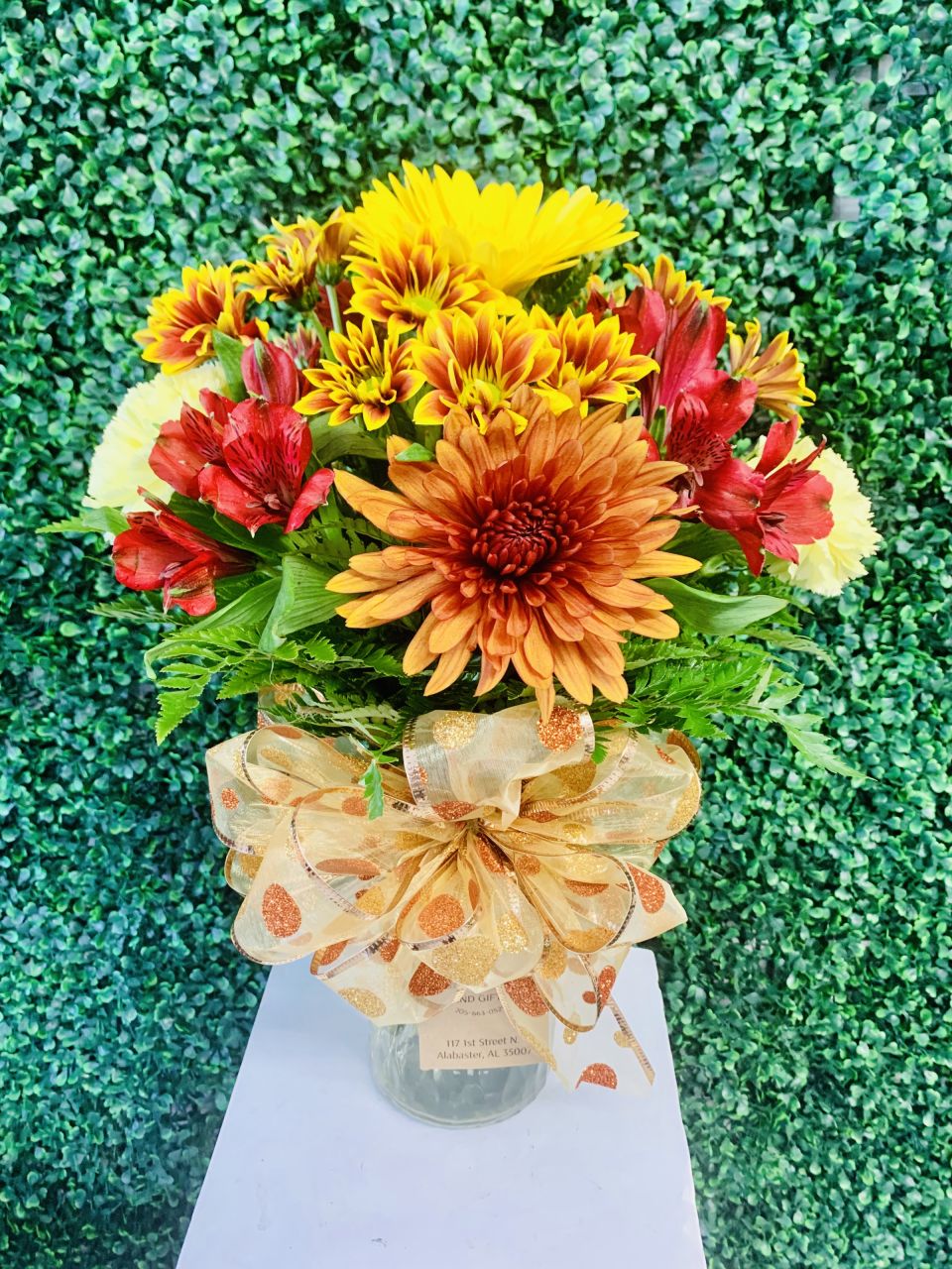 Mum and Daisy Arrangement — Alabaster Florist